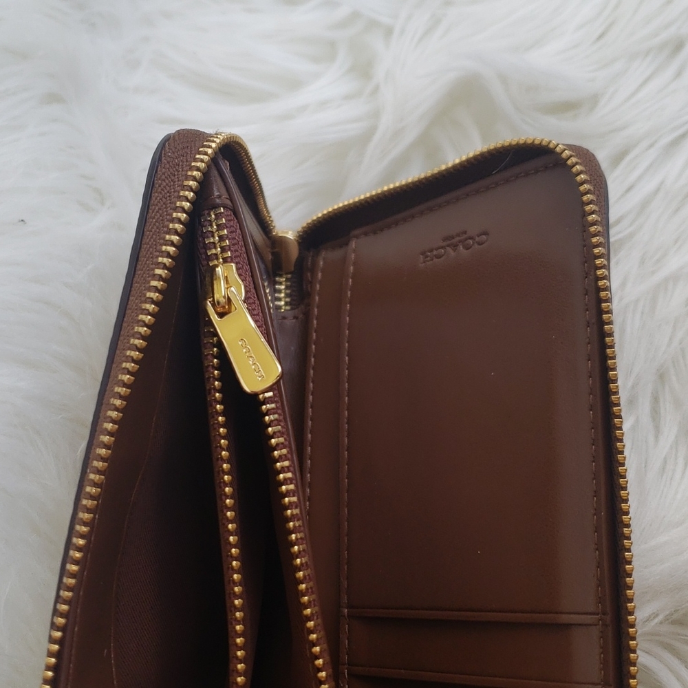 Coach Medium Id Zip Wallet In Signature Canvas. - Picture 6 of 6